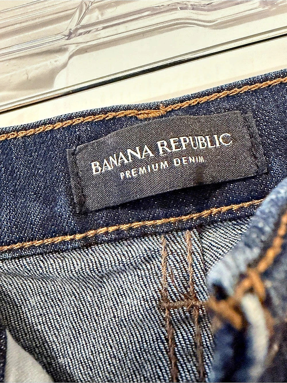 Banana Republic Girlfriend Straight Leg Jeans Blue Waist 30 Like New - Picture 2 of 4